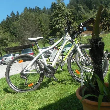 אורחן Lug Ins Land