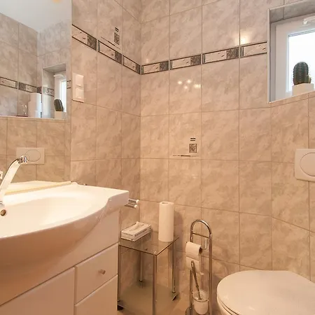 Han/Misafirhane Lug Ins Land *