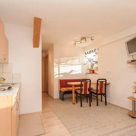 Lug Ins Land * ספיטל אן דר דראו