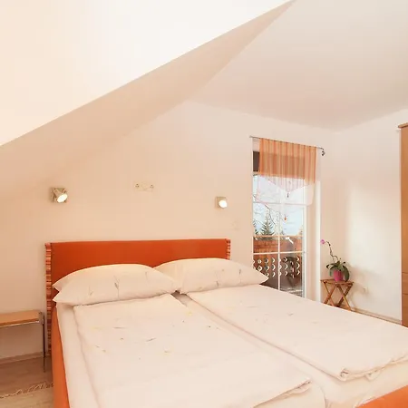 Lug Ins Land אורחן ספיטל אן דר דראו