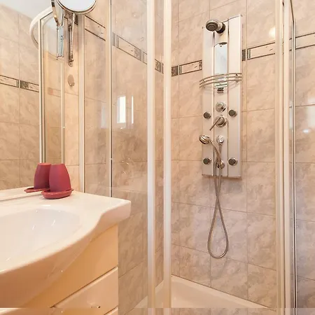 Lug Ins Land אורחן