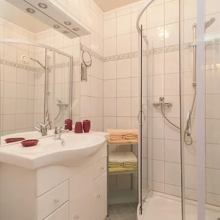 Lug Ins Land * ספיטל אן דר דראו